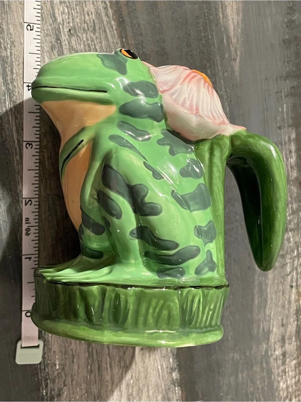 Vintage frog salt and pepper shakers by Lillypadders Hangups